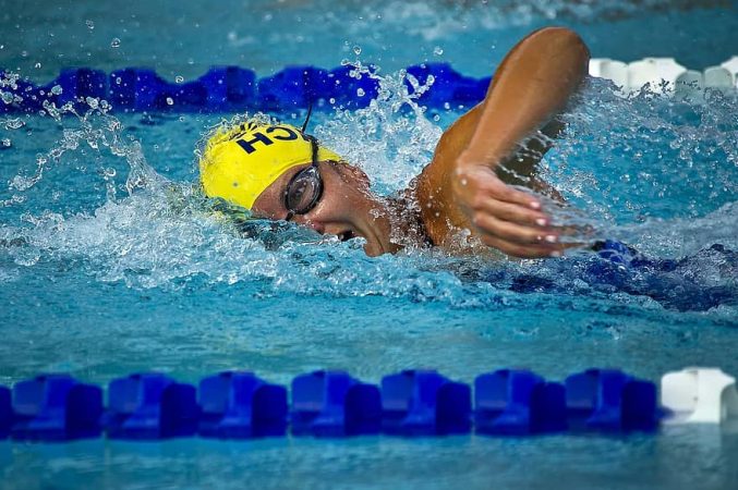 Un estudio de Harvard recomienda este deporte por encima de caminar 73 Merca2.es Control de la presión arterial: La natación regular puede ayudar a mantener la presión arterial en niveles saludables, lo cual es crucial para prevenir problemas cardiovasculares.