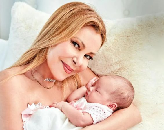 No te pierdas el repaso de las noticias más importantes de la prensa rosa en 2023 84 Merca2.es Ana Obregón es abuela