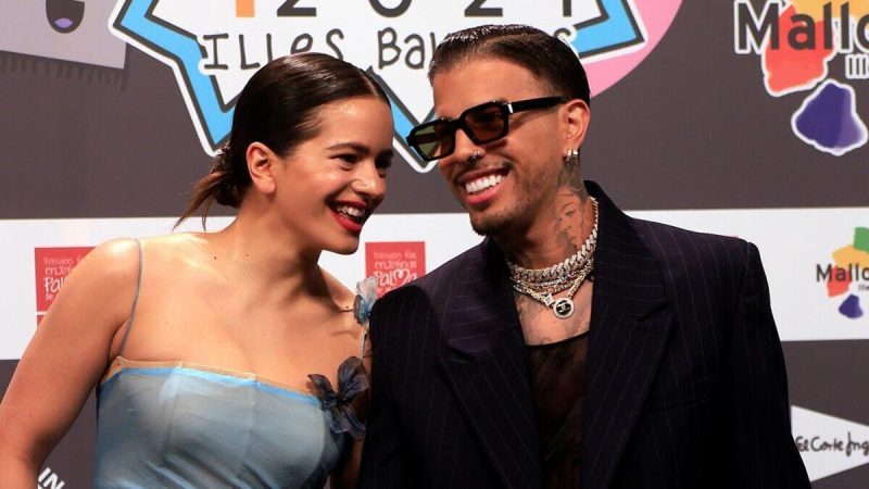 No te pierdas el repaso de las noticias más importantes de la prensa rosa en 2023 85 Merca2.es Separación de Rauw Alejandro y Rosalía durante el verano