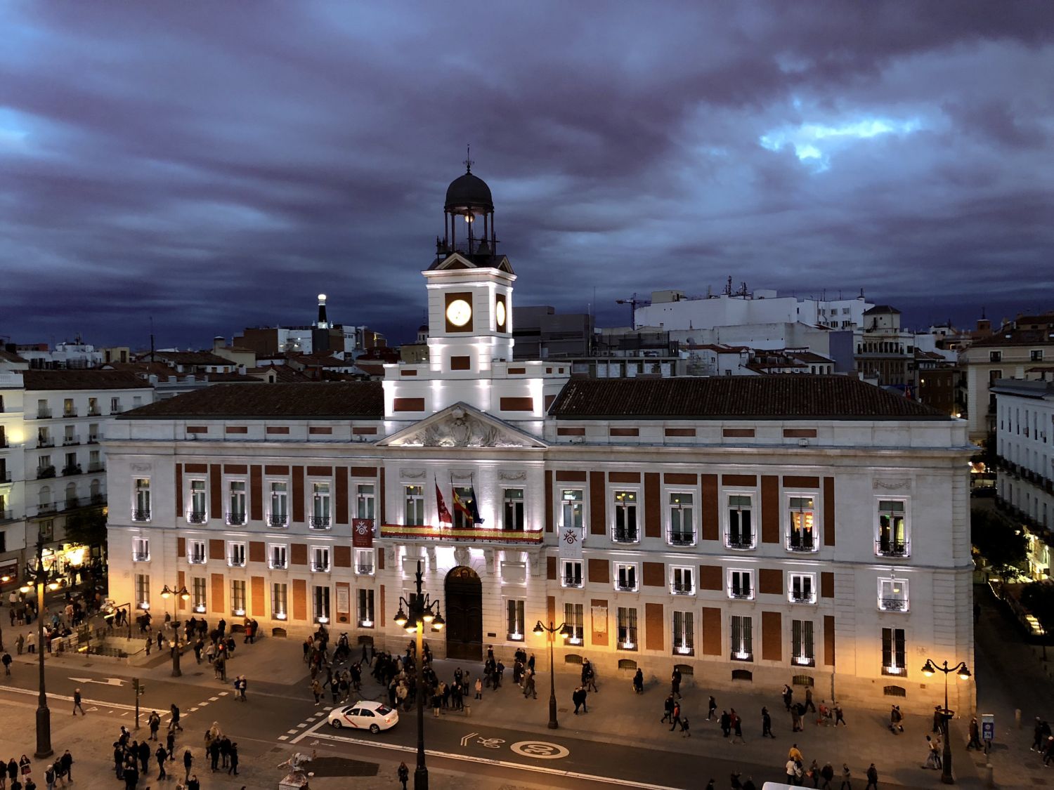 La Puerta del Sol de Madrid: Más allá del Kilómetro Cero, un centro de historia y cultura 2 Merca2.es MONUMENTOS E ICONOS EN LA PUERTA DEL SOL