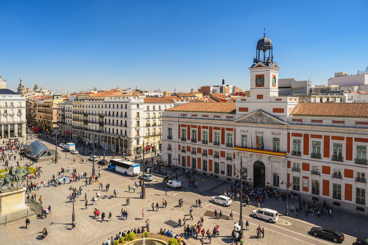La Puerta del Sol de Madrid: Más allá del Kilómetro Cero, un centro de historia y cultura 3 Merca2.es EL IMPACTO DE LA PUERTA DEL SOL EN LA CULTURA POPULAR