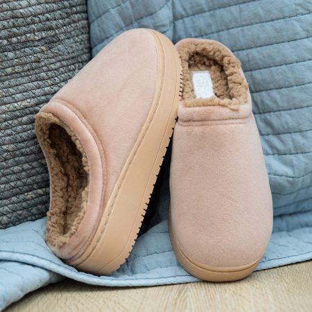 Aldi tiene los zuecos calentitos y acolchados tipo UGG por menos de 6€ 39 Merca2 Razones para comparar las zapatillas de Aldi