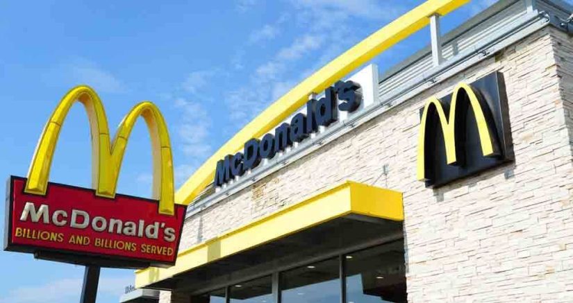 Optimiza tu experiencia en el McDrive: estacionamiento en caso de alta demanda