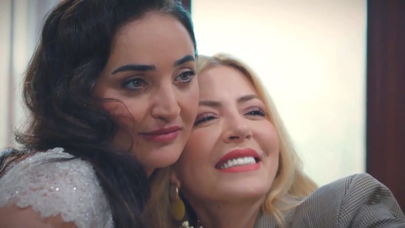 Sengul y Ayla en Hermanos