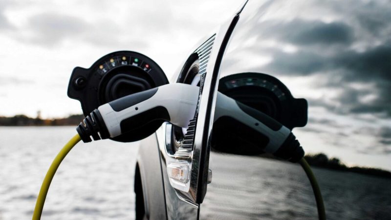 Si estas pensando en comprar un coche hibrido o electrico este informe de la OCU te explica el precio de sus seguros 10 Merca2.es