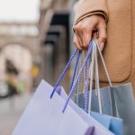 Los jóvenes impulsan el consumo en el Black Friday: 8 de cada 10 planea realizar compras