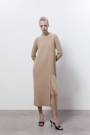 Sfera tiene esta colección de 10 vestidos muy favorecedores para mujeres elegantes 28 Merca2.es Vestido canalé