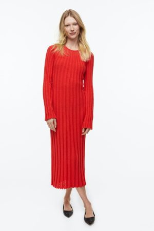 H&M tiene el vestido rojo elegante de punto que ya tiene hasta la mismísima Ana Obregón 90 Merca2 Vestido en punto de canalé
