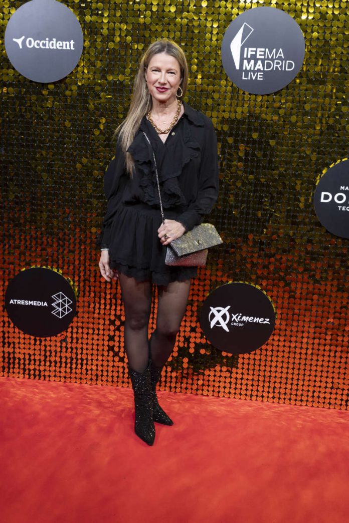 Anne Igartiburu se apunta a los botines de brillos elegantes de Zara, perfectos para cualquier look especial