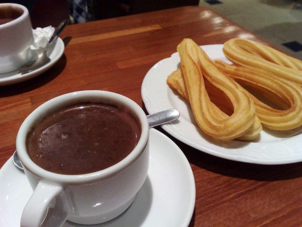 Los trucos de los expertos para hacer un chocolate a la taza perfecto 74 Merca2 c298 Chocolate con churros 1 Merca2