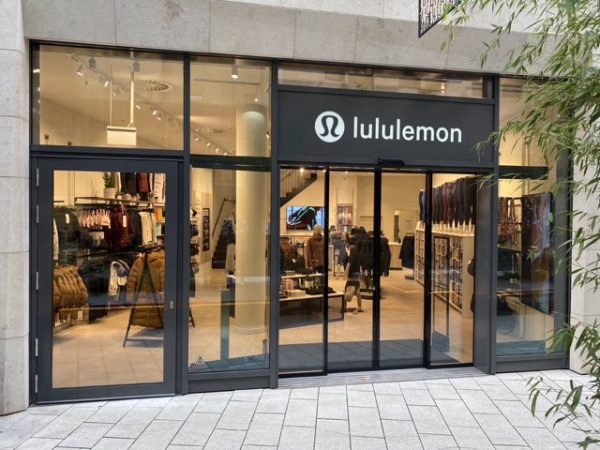 Lululemon lanzará en 2024 una línea de calzado masculino para competir con Nike 2 Merca2.es fotonoticia 20220705132934 640 v2 Merca2.es