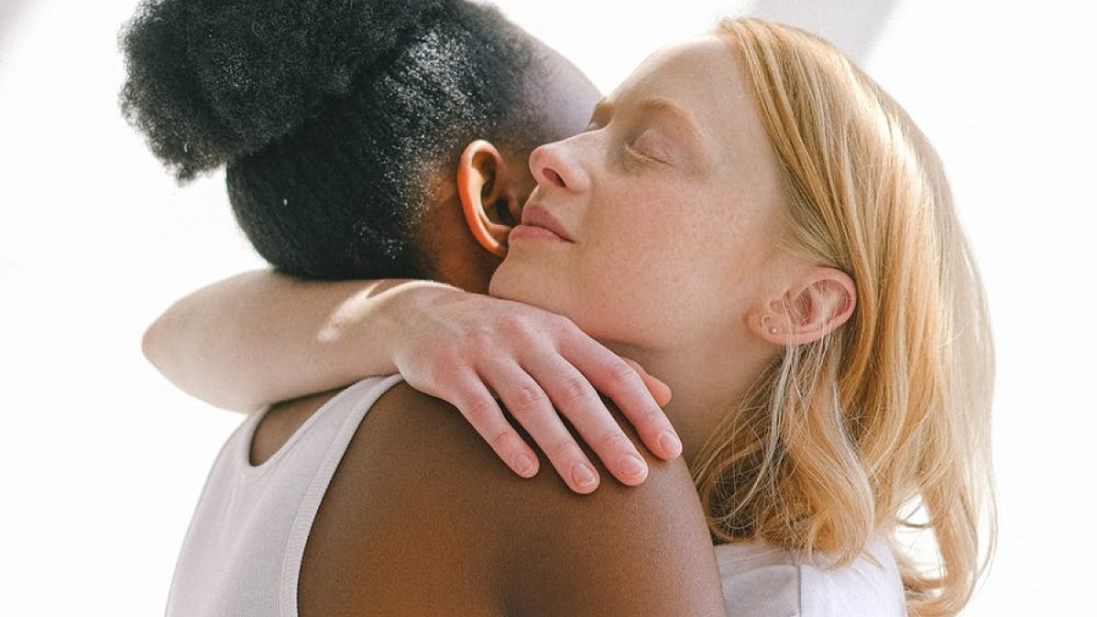 Cuida tu salud mental con estos sencillos cambios en tu rutina diaria 5 Merca2.es Practica la gratitud y la positividad