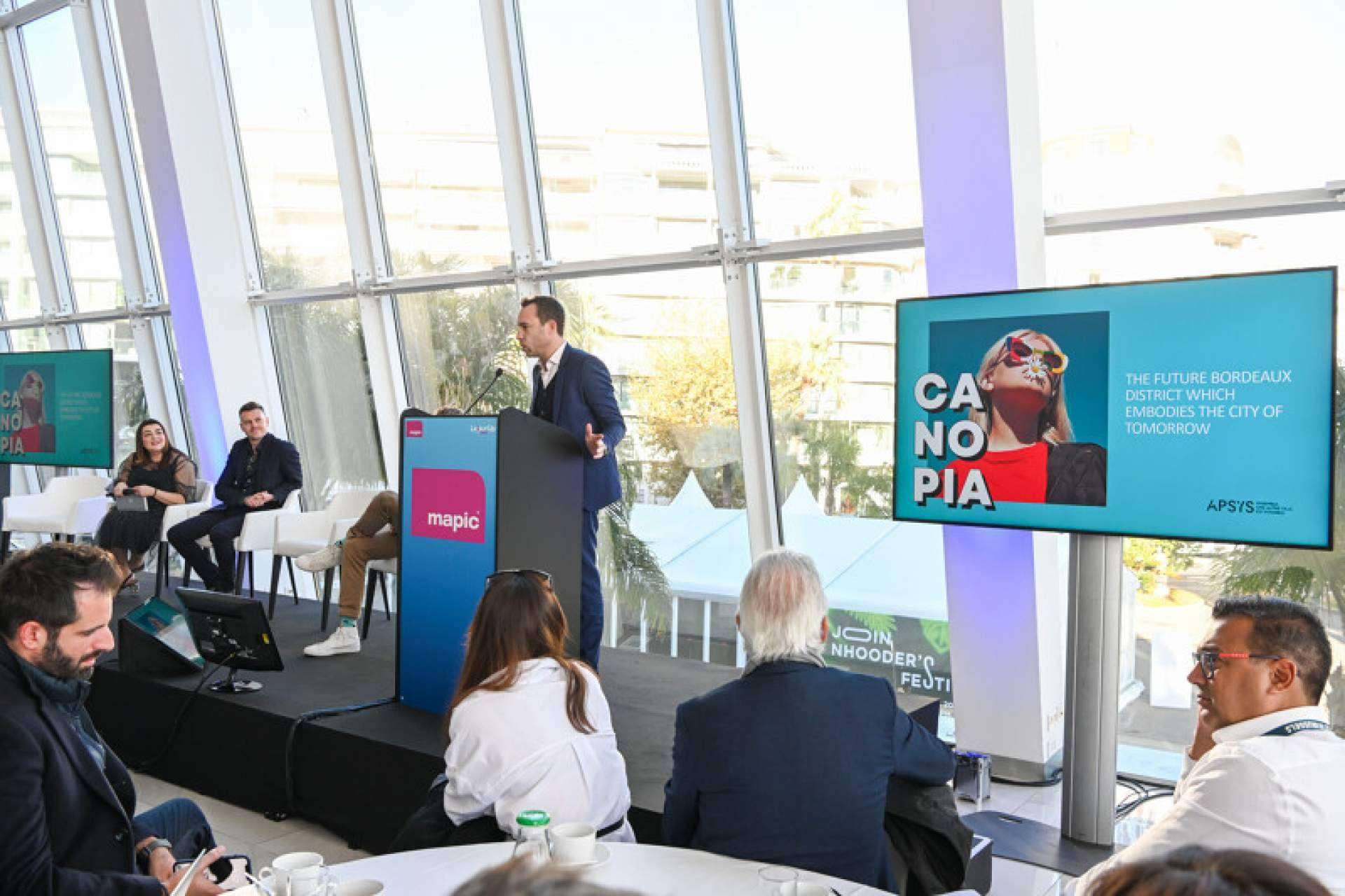 La presencia Ibérica en MAPIC crece más de un 15 % en la edición de 2023, de la mano de Meridiana