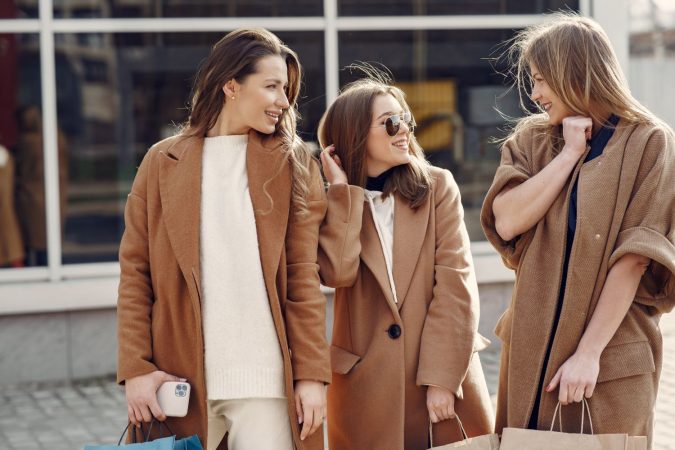 ¿Has visto las colas en Primark? Son para comprar estos abrigos y gabardinas de la marca low-cost 1 Merca2.es ¿Has visto las colas en Primark? Son para comprar estos abrigos y gabardinas de la marca low-cost