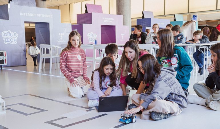 La ciberinteligencia, el arma de Telefónica Tech para defender a sus clientes 2 Merca2.es ninas steam telefonica tech Merca2.es