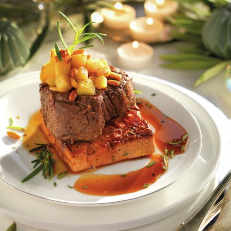 Prepara esta delicatessen navideña en una hora: solomillo de ternera con foie, manzana y salsa Pedro Ximénez 3 Merca2.es solomillo de ternera con foie manzana y salsa pedro ximenez 00000000 231214161959 1200x1200 Merca2.es
