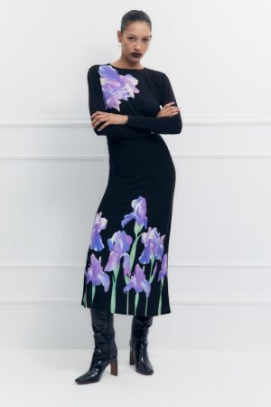 Si aún estás indecisa con que ponerte en Nochevieja, Sfera te ayuda con esta colección de vestidos a precio de chollo 3 Merca2.es vestido midi de sfera flores lilas 00000000 231227011842 910x1365 Merca2.es