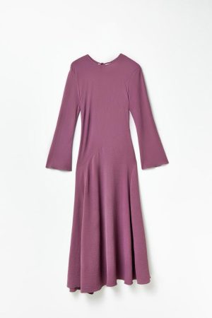 Si aún estás indecisa con que ponerte en Nochevieja, Sfera te ayuda con esta colección de vestidos a precio de chollo 1 Merca2.es vestido sfera manga larga malva asimetrico 00000000 231227012401 910x1365 Merca2.es