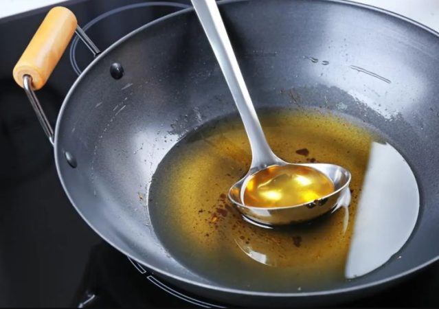 Sorpresón: la OCU elige de entre todos estos el mejor aceite de oliva de la actualidad y es muy barato 26 Merca2.es ¿Cuantas veces puedo reutilizar el aceite de oliva para cocinar 4 Merca2.es