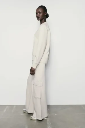 Encuentra en las segundas rebajas de Zara los pantalones cargo más favorecedores por sólo 10 euros 3 Merca2.es 65ae47af846eb Merca2.es