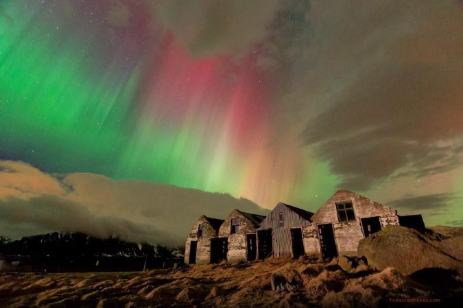 Islandia da la voz de alarma: deshielo masivo por aguas árticas dispara las alarmas a escala global 1 Merca2.es AURORAS BOREALES EN ISLANDIA Merca2.es