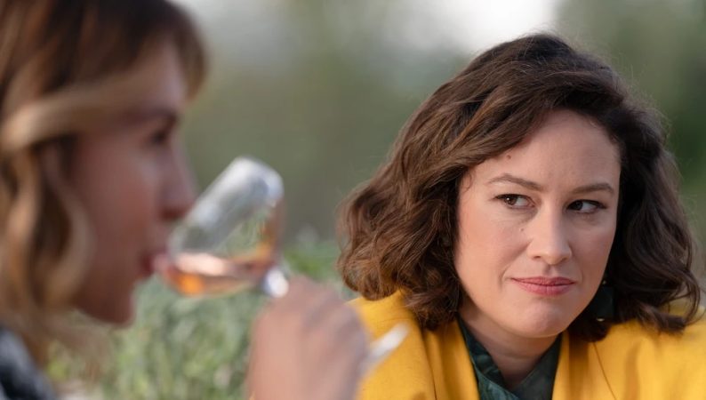 ‘Amar es para siempre’: Román cae en la trampa y se enfrenta a Lola 25 Merca2 Amar es para siempre Victoria y Alicia Merca2