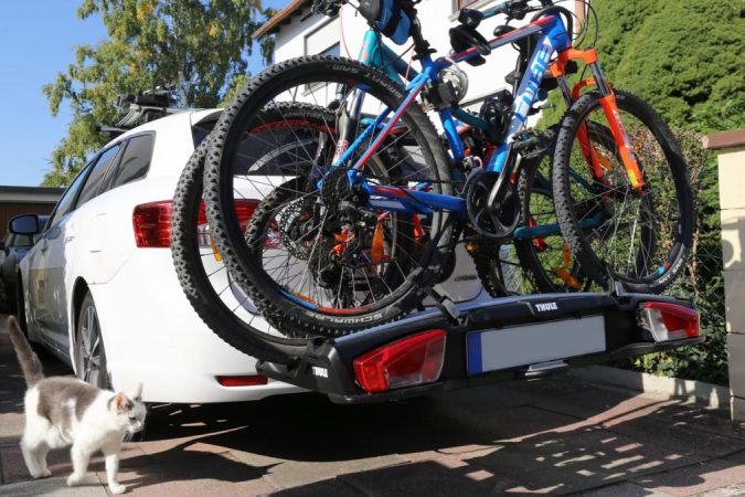 Así es como tienes que transportar tu bicicleta en el coche para que no te sancione la DGT 48 Merca2 Si no la llevas bien, la multa es costosa