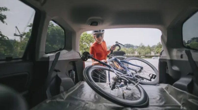 Así es como tienes que transportar tu bicicleta en el coche para que no te sancione la DGT 39 Merca2 El modo correcto de transportar la bicicleta según la DGT