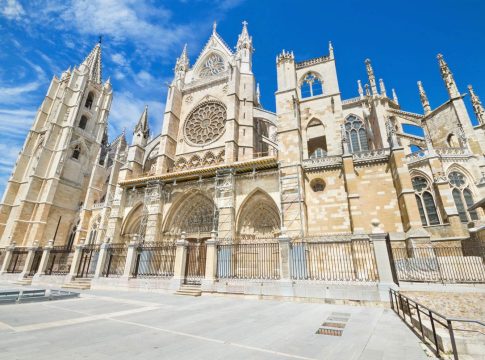 Catedral de León 0 Entre el arte y la fe: el encanto único de la Catedral de León