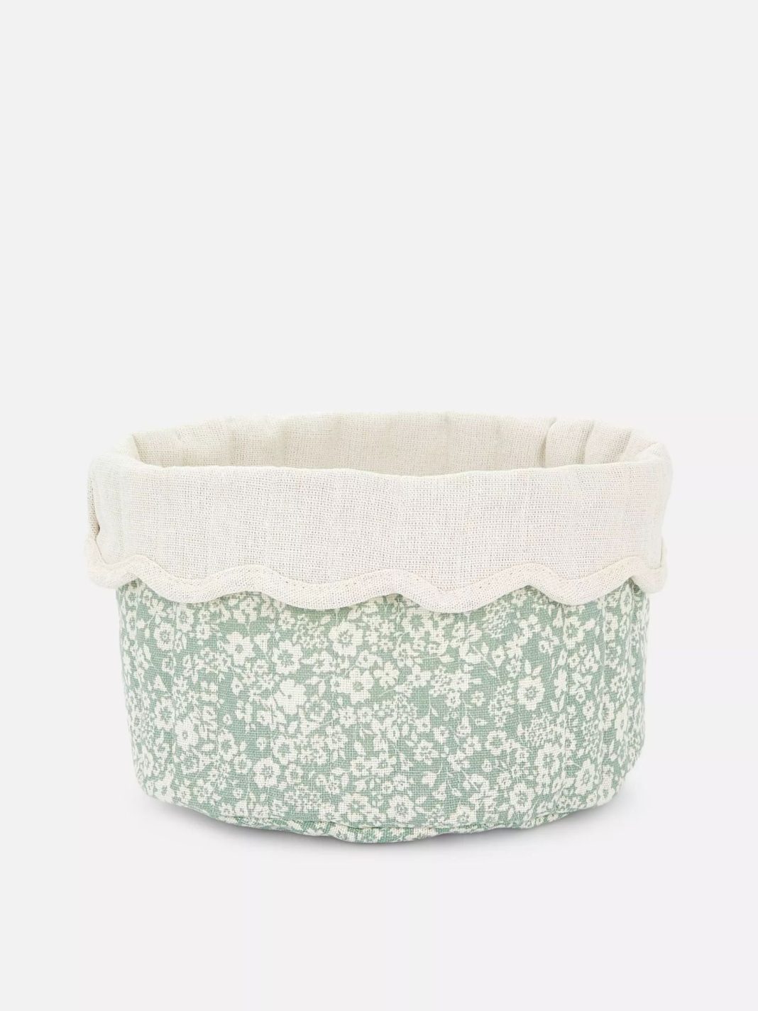 Cesta acolchada suave con flores