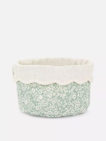 Cesta acolchada suave con flores