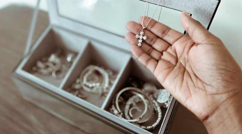 Otro truco, el de la cuchara de plata y el imán