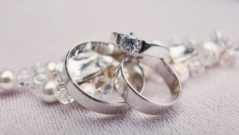 Apela a este truco para que no te estafen con joyas falsas