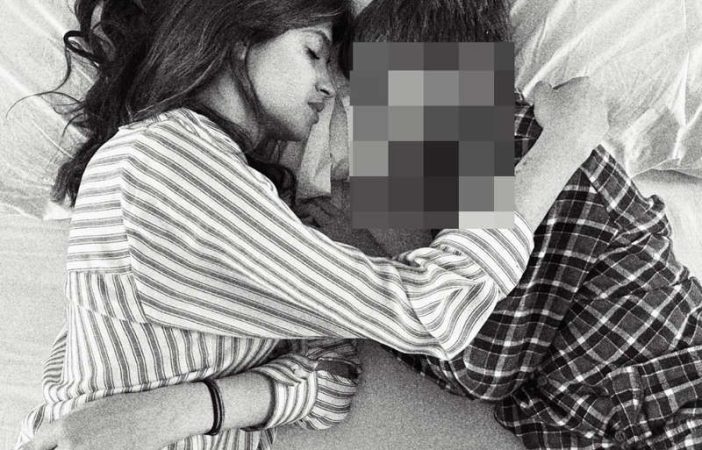 El pijama elegante de Sara Carbonero 