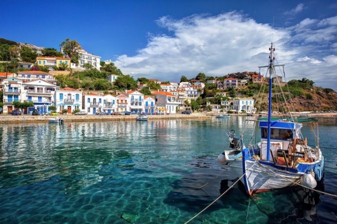 Estos son los mejores destinos turísticos calidad-precio para este nuevo año, según Lonely Planet 111 Merca2 7. Icaria: el encanto oculto del egeo