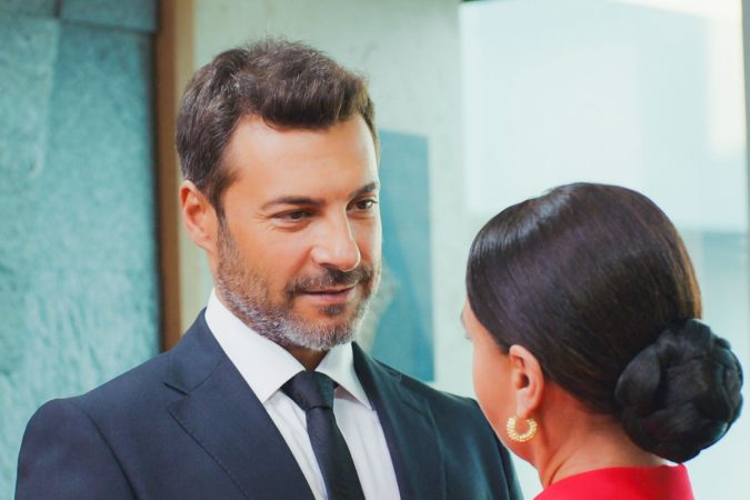‘Pecado Original’: la tragedia sobrevuela la fiesta de compromiso de Yigit y Lila 22 Merca2 Kaya y Ender en Pecado Original