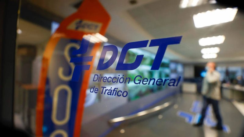 La DGT ya no te puede multar por conducir sin llevar el carnet encima 47 Merca2 Tu carné de conducir en la palma de tu mano