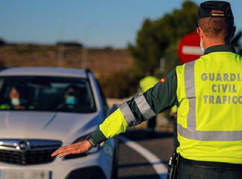 La-DGT-ya-no-te-puede-multar-por-conducir-sin-llevar-el-carnet-encima-5
