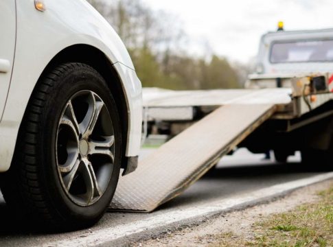 Las-empresas-de-gruas-no-quieren-retirar-coches-electricos-por-este-motivo-12