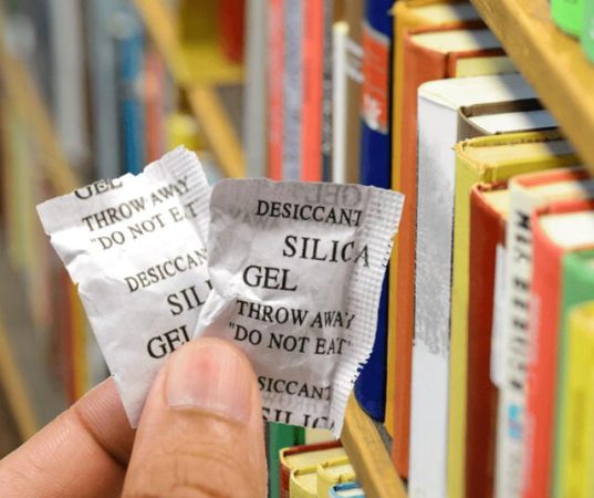 Guarda las semillas entre bolsitas de sílice