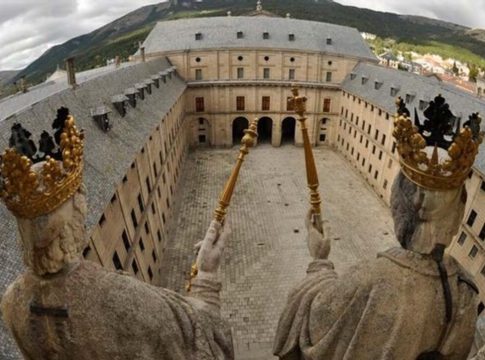 La terrorífica leyenda de las 'Puertas del Infierno' de Madrid: el misterio que esconde el monasterio más imponente y sus bosques sagrados La terrorífica leyenda de las 'Puertas del Infierno' de Madrid: el misterio que esconde el monasterio más imponente y sus bosques sagrados