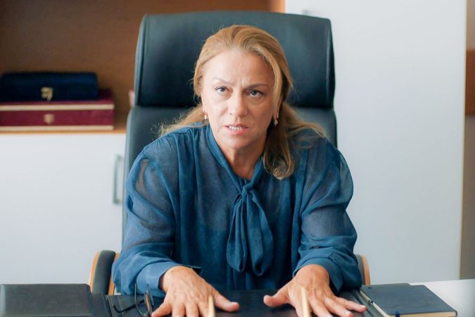 Nadide es la fiscal jefe en Secretos de familia Merca2