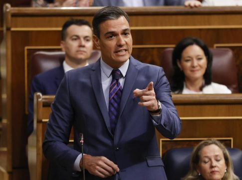 Pelea entre las televisiones para hacerse con la serie sobre la vida del presidente del gobierno, Pedro Sánchez Sánchez