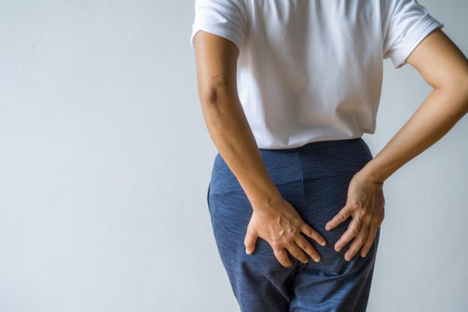 Hay que saber mantener un equilibrio al estar sentado en el inodoro