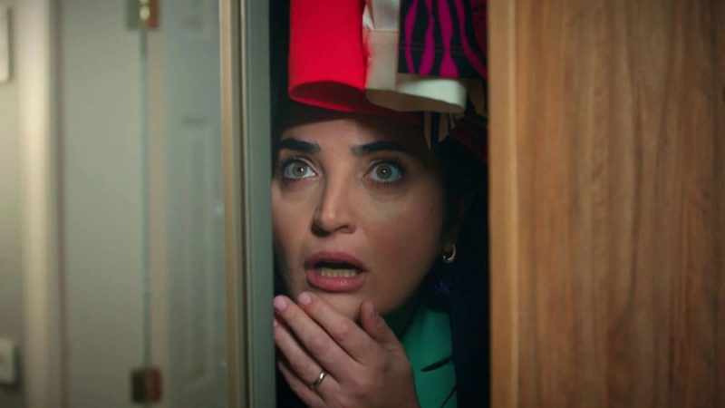 Sengul espiando a Akif