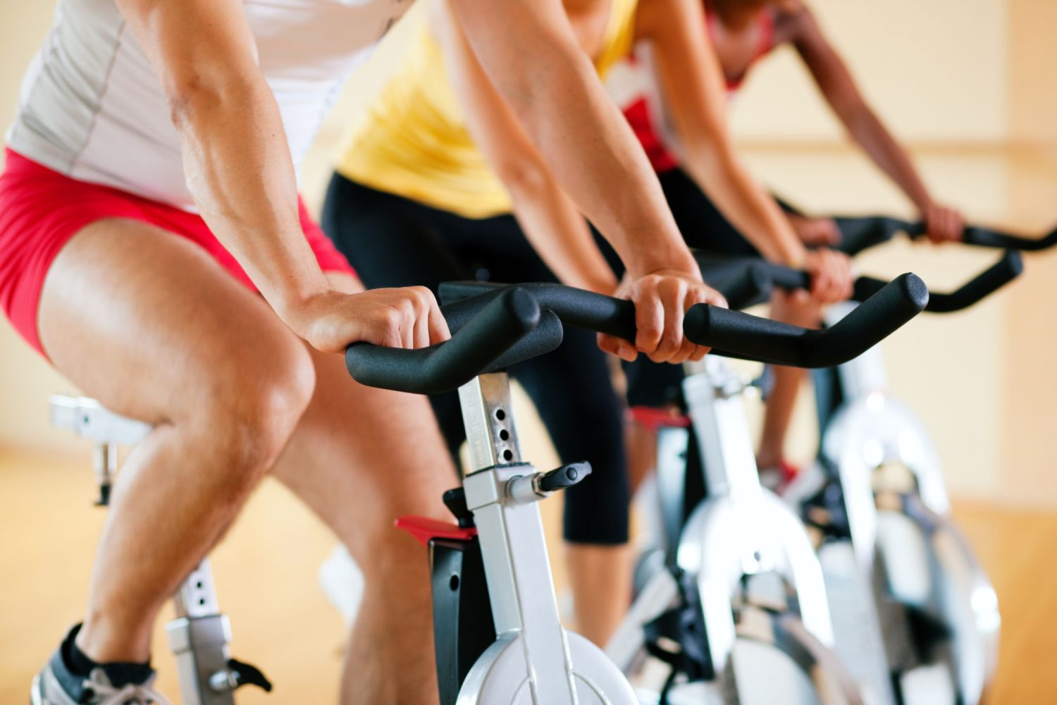 Fortalece tu corazón: Spinning, por qué es la manera divertida de cuidarte 1 Merca2.es UN PEDALEO LLENO DE BENEFICIOS