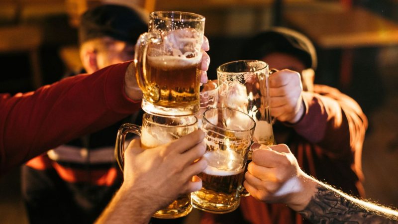 La historia de la cerveza más barata y cómo llegó a las capitales europeas