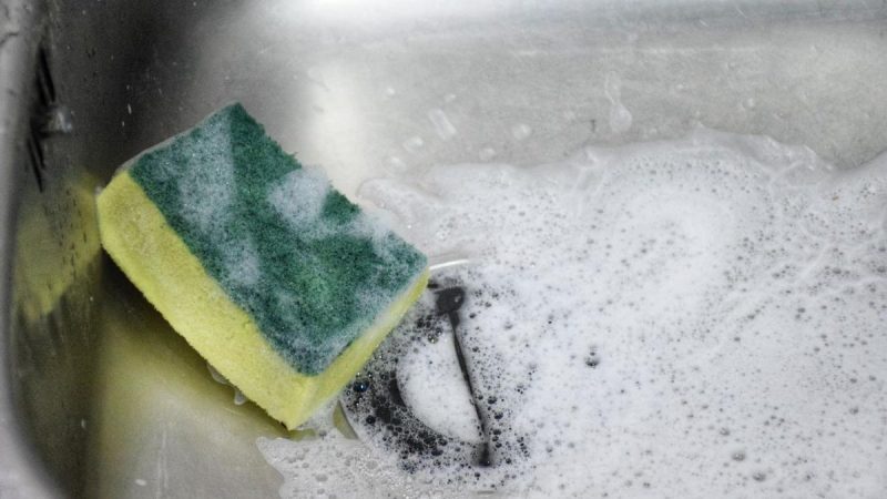 La forma de desinfectar con el microondas