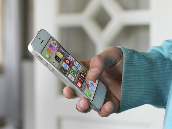 Sólo se necesita tocar el botón que disminuye el volumen para detener la grabación de tu iPhone en modo cortina