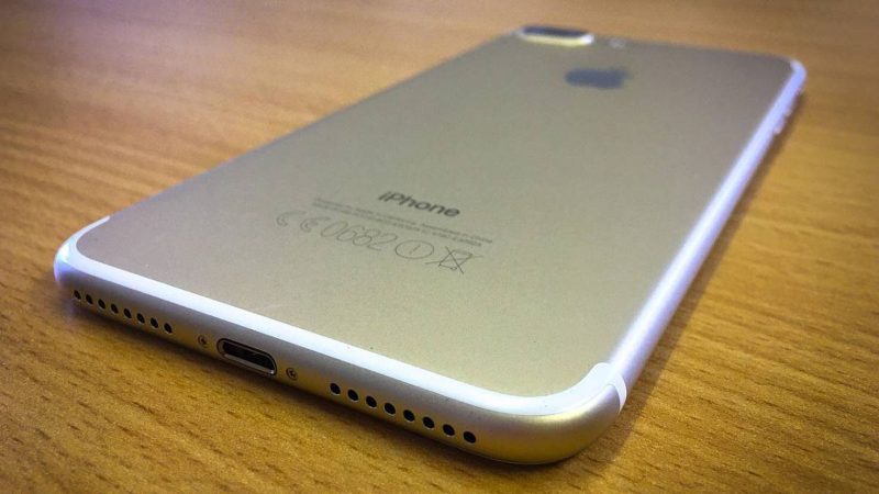 La colocas desde “Ajustes”